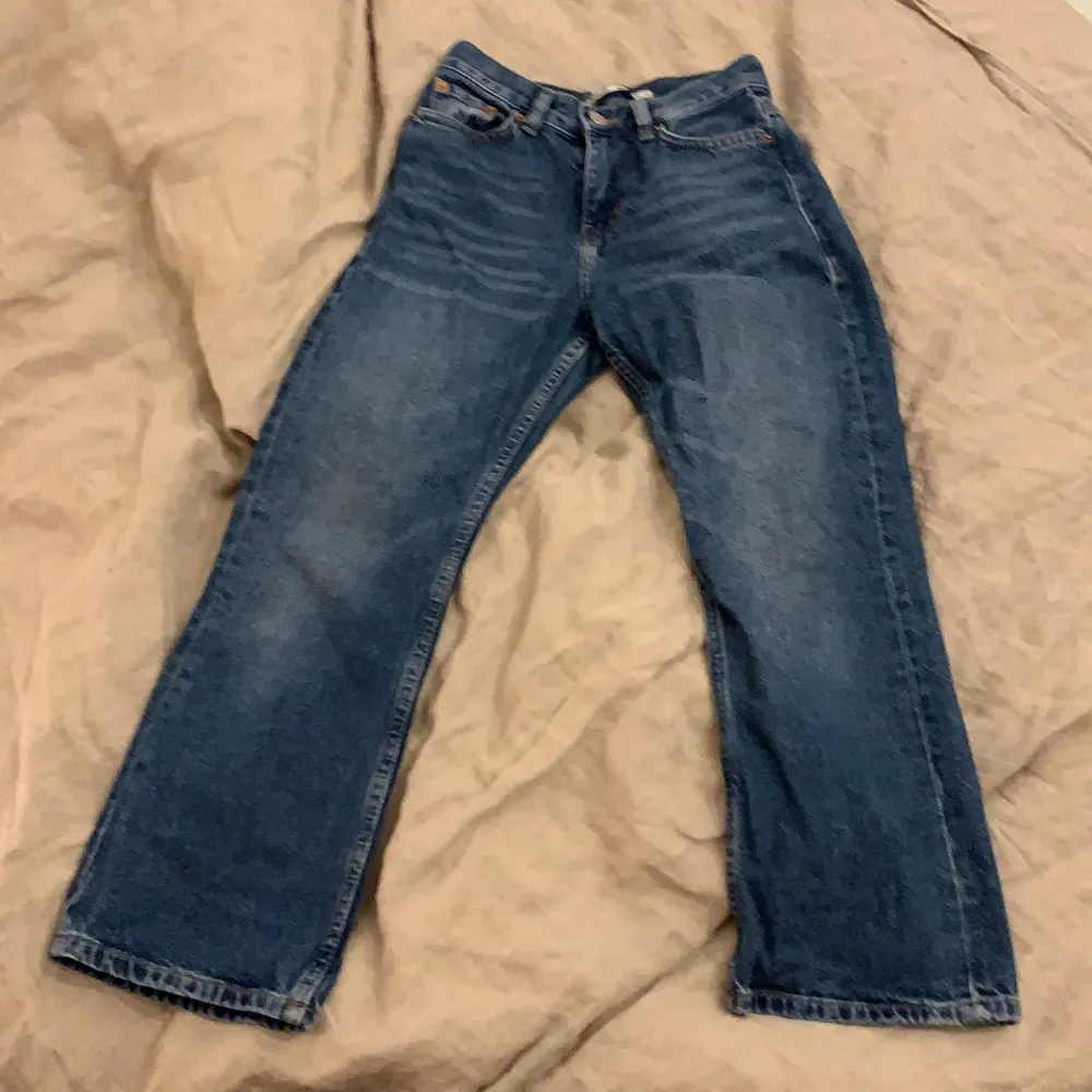 Junkyard bootcut jeans. Super skick, rätt så korta och små. Skulle passa någon mycket kort. . Jeans & Byxor.