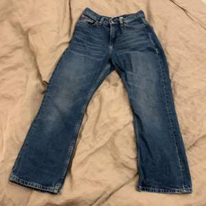 Junkyard bootcut jeans. Super skick, rätt så korta och små. Skulle passa någon mycket kort. 