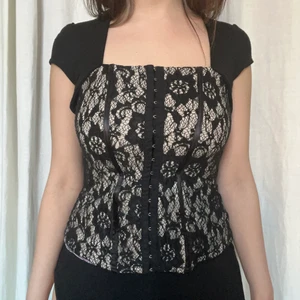 korsett topp - storlek: passar S och M. möts upp i stockholm eller fraktar. 💌