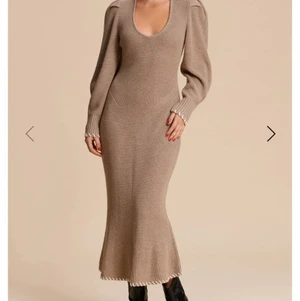 Adoore klänning  - Första är en lånad bild, storlek 36 och är aldrig använd!!! Perfekt till våren 😍 pris kan diskuteras vid snabb affär 