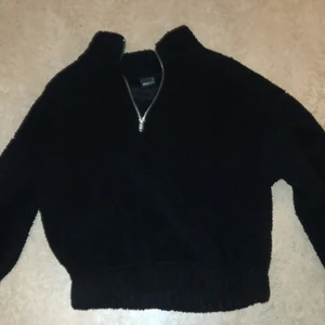Teddy tröja - Svart Teddy tröja, knappt använd