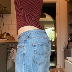 Långärmad body - Fin långärmad body från humana i ribbat material. Skitsnygg! Tyvärr för liten för mig :( passa nog någon som är under 175. 