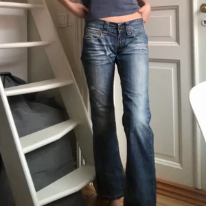 fornania jeans⭐️ - jättefina lågmidjade fornania jeans!💕 säljer då dom inte kommer så mycket till användning längre men gillar verkligen hur dessa sitter💫 midjemått 74cm innerbenslängd 75cm⭐️