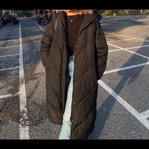 Dunkappa/jacka  - En super skön dunkappa från Monki i storlek XS men passar även S-M. Köptes för 1000kr! ❣️