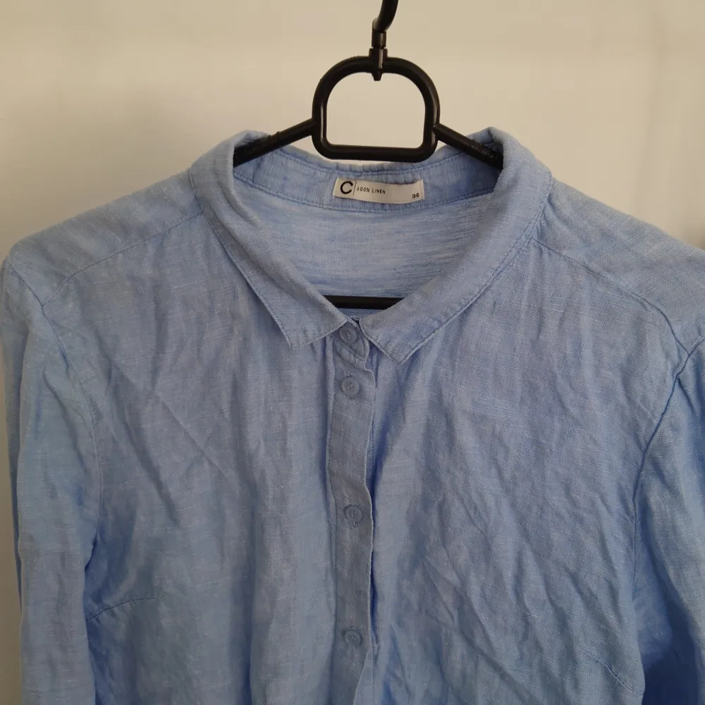 Blå lin skjorta från cubus . Skjortor.