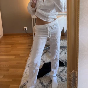 Linnebyxor - Så fina vita linnebyxor från hm, jag är 162. Köp direkt 500 + 66 i frakt