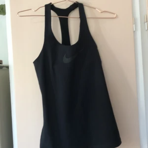 Nike linne - Inbyggd bh line ny