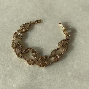 Gulligt armband  - Köparen står för frakten.