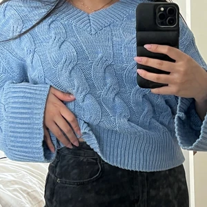 stickad tröja - från mq av märket dobber, använd ett fåtal gånger men i fint skick! normal i storlek! frakt på 66kr tillkommer 