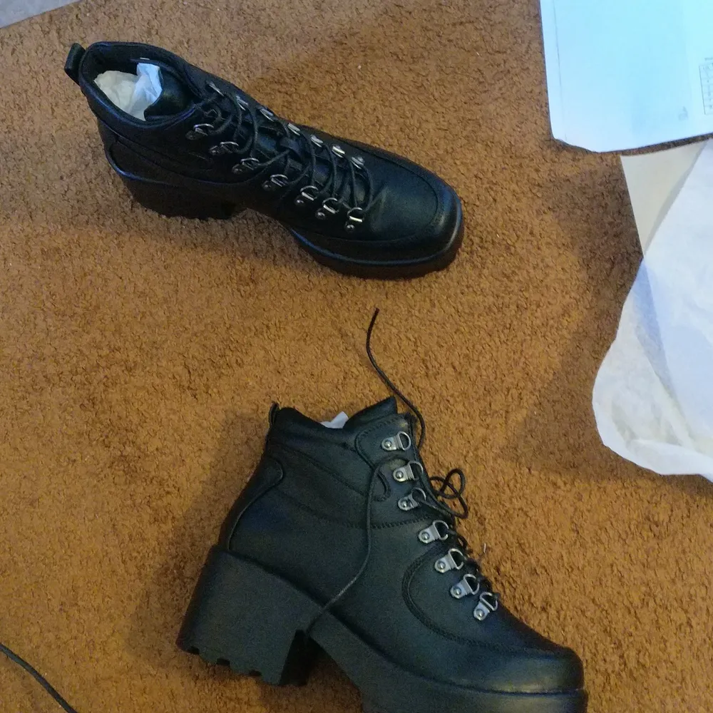 Vegan boots, size: UK 9, totally new, not worn. Skor.