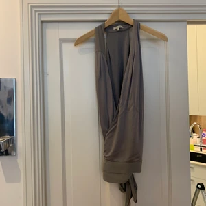 Massimo Dutti klänning ljusgrå strl M - Använd en gång 