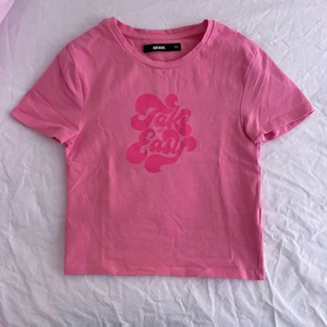 Rosa T-shirt  - Rosa söt t short med print, endast provad!