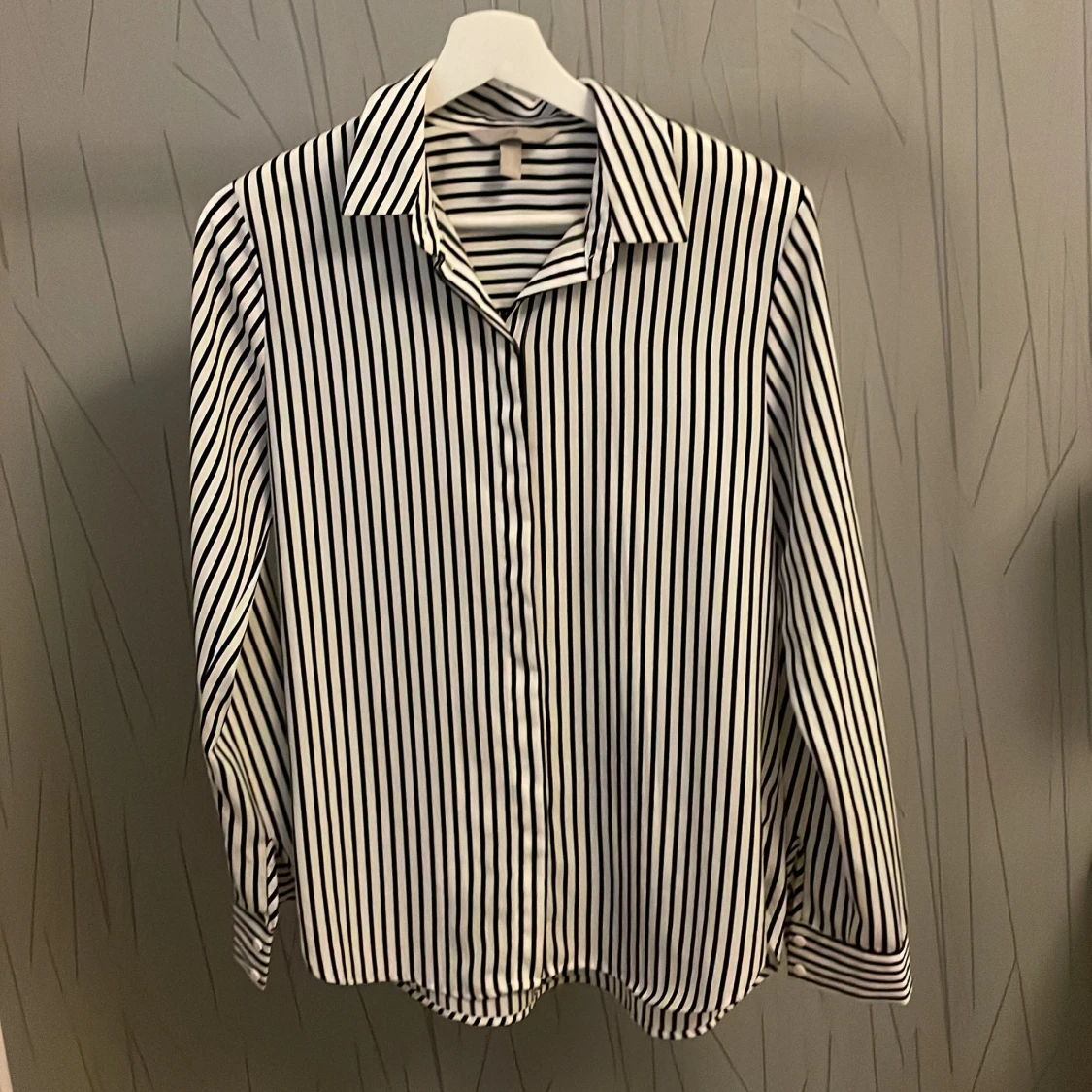 Randig skjorta från hm  - 90