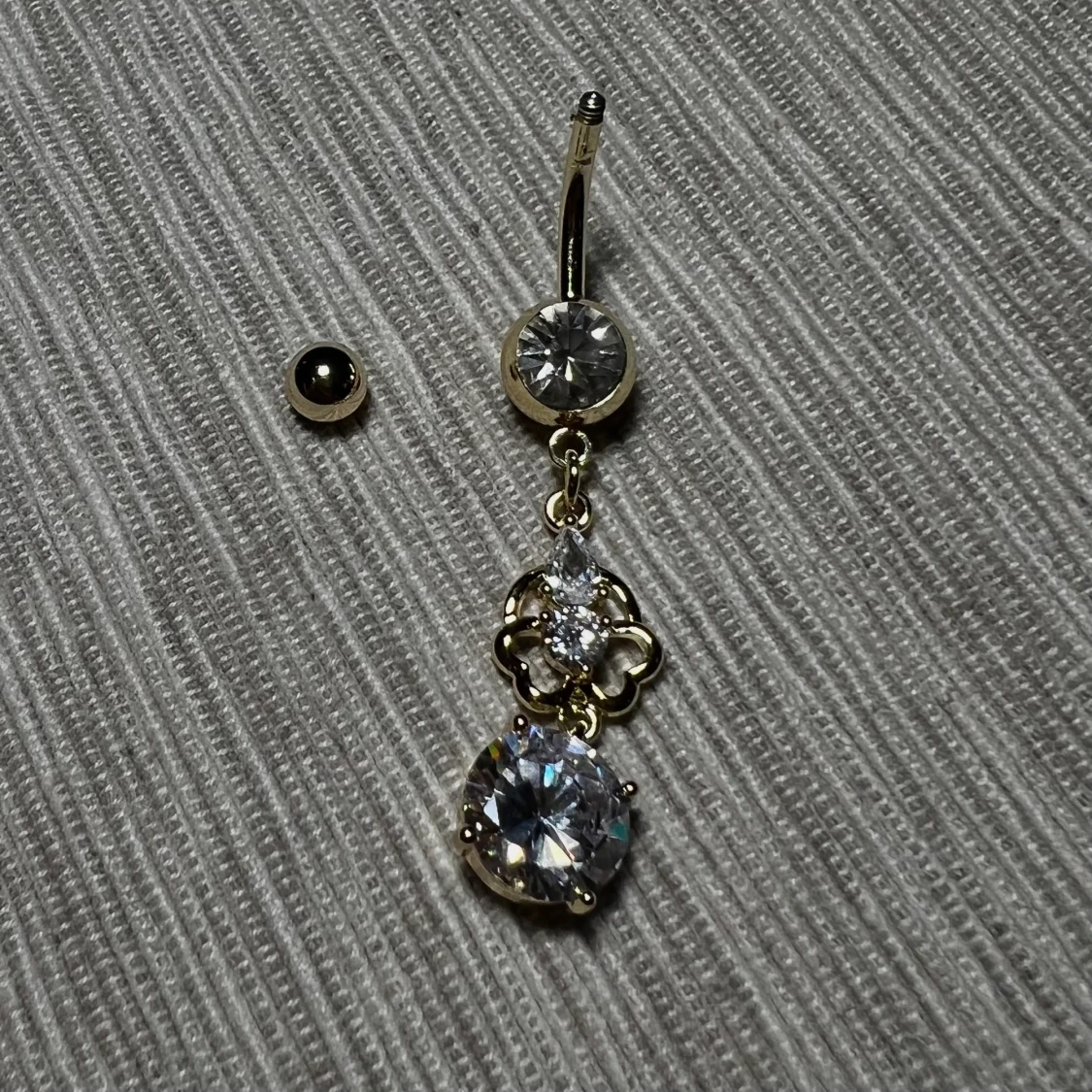 Piercing med cubic zirkonia stenar