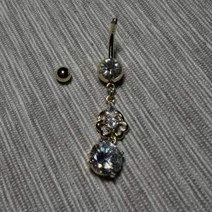 Brass piercing med 18k guldplättering med stenar i cubic zirkonia✨ Fri frakt