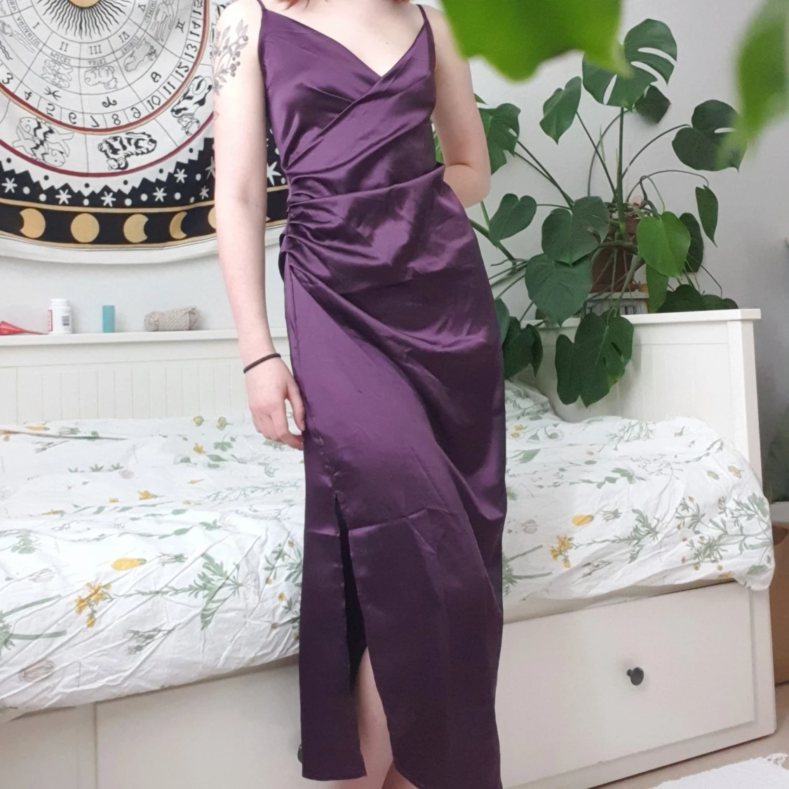 Lila satin klänning S