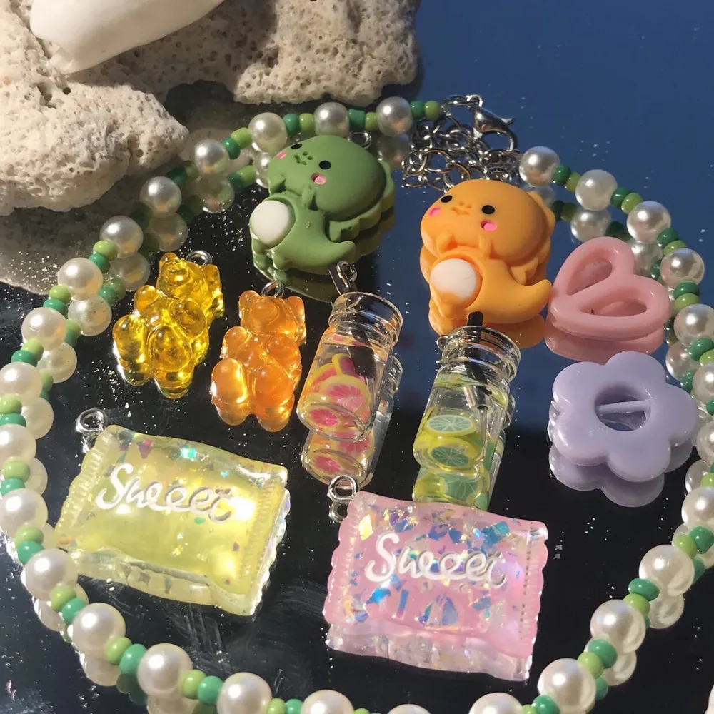 I’ll make you costume necklaces and bracelets, rings with different lockets, charms. Some are already pre made like the dinosaur 🦖 earrings but I can always change and costume it to your own liking. Every piece is made to fit your own unique style ✨🍒                                                                                         If your interested in buying you can write to me personally and we will come up with a price. . Accessoarer.