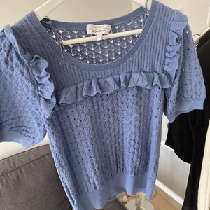 & other stories topp - Supersöt stickad & other stories topp i storlek s! Många var intresserade så buda !!