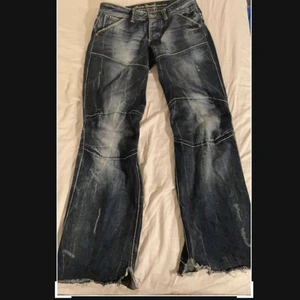 Baggy jeans  - Snygga Jeans med bra wash perfekt till en bladee konser. Pris kan diskuteras så klart