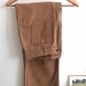 Bruna jeans från Monki  - Lätta jeans något croppade 