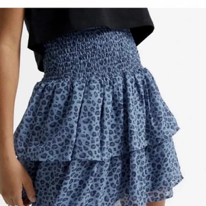 Volang kjol - Söt volang kjol ifrån Kappahl kids. Storlek 158/164 och passar mig som är storlek s.