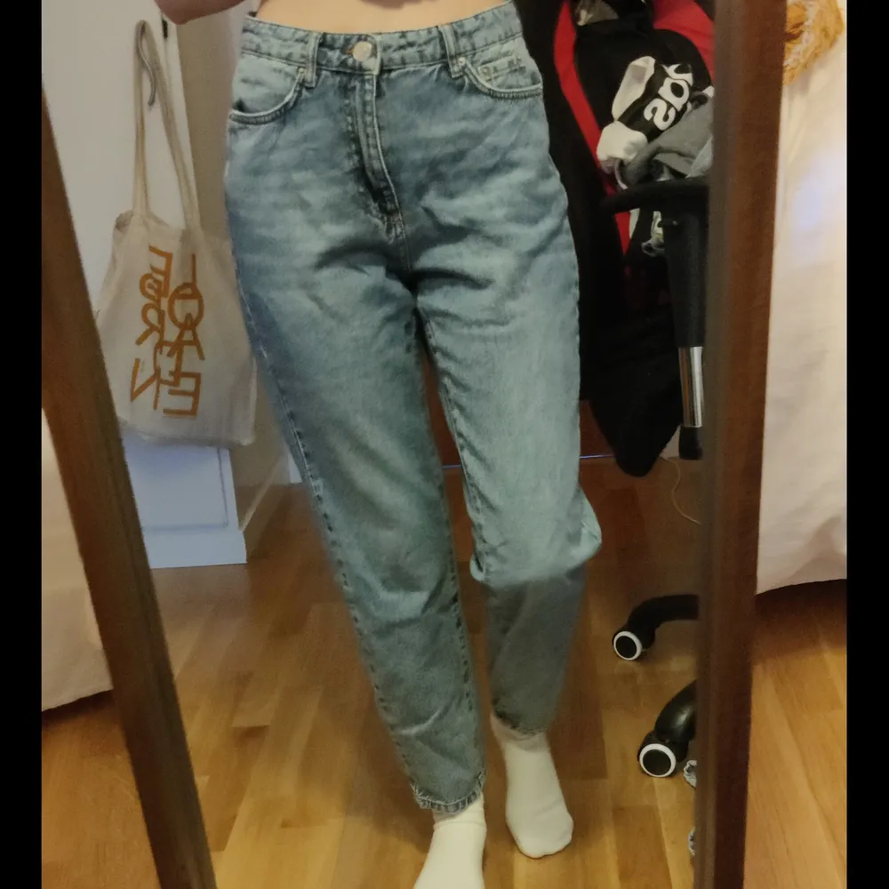 Ett par jeans från Gina Tricot. Gratis frakt. Jeans & Byxor.