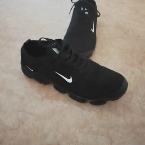 Nike air skor strl 43 - Nike air skor strl 43 använda ett par gånger i nyskick