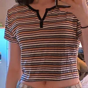t-shirt - söt t-shirt från shein i bra skick💛