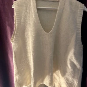 Trendig stickad vest  - Super skön vest som jag köpte på Instagram förra året 💕