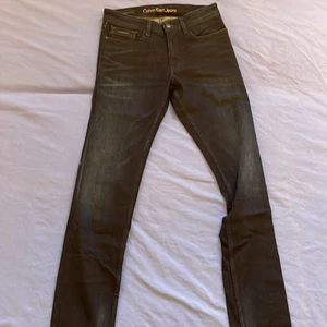Calvin Jeans - Mörkblåa skinny jeans från Calvin Klein skick 8/10 nypris 1000kr