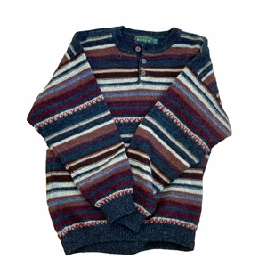 Stickad  - Mysig stickad tröja! Den är väldigt varm och lite stickig • frakt: 78kr