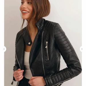 Skinnjacka från qhiquelle - Som ny