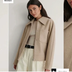 Kappa- Nakd - Superfin kappa från nakd, knappt använd och i super fint skick- inga fläckar eller trasig någonstans! ( är lite nopprig, men de går att ta bort) kom gärna privat för fler frågor och funderingar ❤️❤️ kan tänka mig att diskutera pris vid snabbt köp!! 