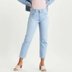 Levis jeans 501  - Knappt använda Levis jeans. Modell 501, storlek 26. Passar XS/S. Nypris 1099, säljer för 500 kr + frakt 