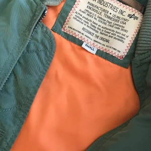 Alpha jacka i fint skick storlek S - Säljer min alpha jacka som är i jätte fint skick och storleken är S. Säljes för 400 kronor och köparen står för frakten 