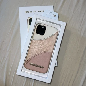 iPhone Skal från iDeal of Sweden - Något slitet, syns på bilderna. Passar iPhone 11 Pro, iPhone XS & iPhone X.