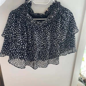 Trendig Chelsea kjol - Säljer min Chelsea kjol som är i nyskick! Strl s! Nypris 300 mitt pris 200!Priset är inte hugget i Sten så kom gärna med förslag! Som ny!❤️❤️❤️