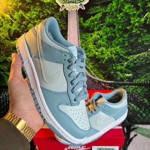 Nike Dunk Low ”Clear Swoosh” 🦋 - Nike Dunk Low ”Clear Swoosh” 🦋  Storlek:  -36.5 -37.5 -38🚫 -38.5 -39 -40🚫  Pris:1999kr