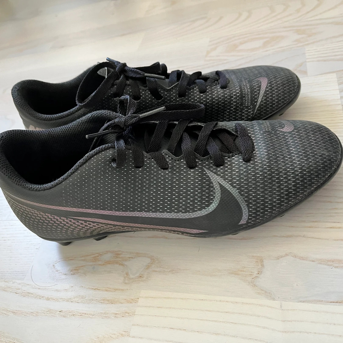 Football Kids boots size EU 42 US 9,5 - 90