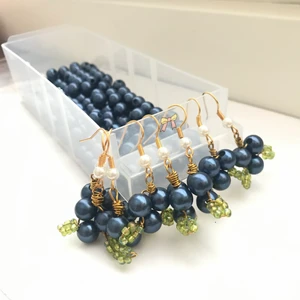 Blåbär örhängen  - Hemgjord smycken. Blåbär örhängen. Shoppandet ingår. 