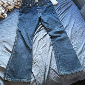 Bootcut jeans ifrån pepes strl 30 i midja och 34 i längd. Säljer för dom inte kommer till användning längre 