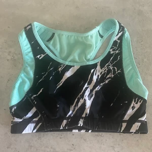 Björn Borg Träningstopp  - Enkel träningstopp från Björn Borg, storlek xs. Knappt använd. Ingen vaddering.