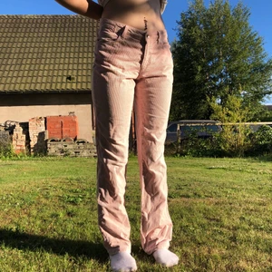 Armani Low waisted bootcut byxor! - Armani byxor, lågmidjade och bra skick!