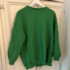 Tröja - Använd inte köp nu knappen! Sweatshirt från Nakd, storlek S. Använd fåtal gånger och i fint skick. 