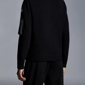 Moncler Cardigan  - Söker denna cardigan från moncler i S, skriv om någon skulle vilja sälja denna.