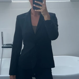 FIGURSYDD KAVAJ 34 - supersnygg. använd endast en middag. 