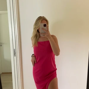 Långklänning - Fin långklänning Aldrig använd, lappen kvar.  Nypris: 149kr  Jag är 160cm 