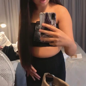 Kjol och topp  - Jag säljer ett sett som är väldigt snyggt,  Säljer båda toppen och kjolen!