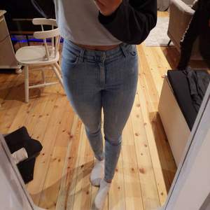 Fina jeans från HM som aldrig kommer till användning 