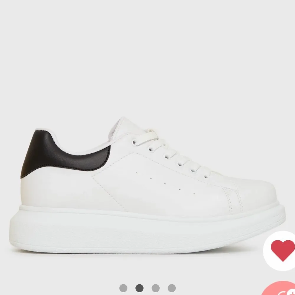 Helt oanvända sneakers från Nellys egna märke (Nly trend). I storlek 38, nypris 399kr. (Perfect sneaker). Skor.